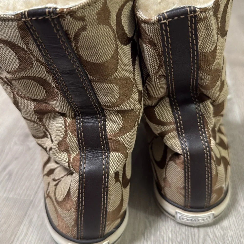 Coach - Picture 5 of 7